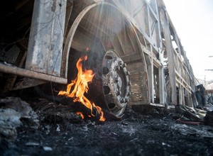 Ônibus incendiado em São Paulo (Foto: Marcelo Camargo/Agência Brasil)